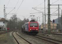 482 029-6 der SBB Cargo zieht am 04. April 2013 einen Kesselwagenzug durch Kronach.