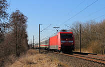 101 079-2 fuhr am 02.04.2013 mit dem IC 2333 von K�ln nach Norddeich, hier kurz vor Leer.