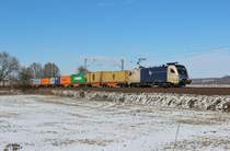 Ein t�glicher Gast auf der Nord-S�d-Strecke...WLC 182 524 mit Containern bei Elze auf dem Weg in den S�den.