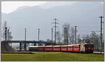 RE1245 mit der Ge 4/4 II 630  Trun  zwischen Zizers und Igis. (02.04.2013)