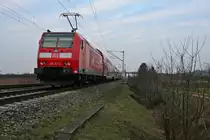 146 114-4 mit einem RE nach Offenburg am 27.03.13 bei H�gelheim.