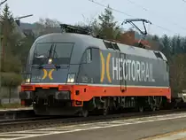  Ferdinand  von HectorRail, 242.516 (182 516-5) am 03.04.2013 mit Containertragwagen aus S�den kommend auf der rechten Rheinstrecke in Leubsdorf.