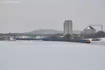360 608 (98 80 3360 608-4 D-BOEG) mit dem zweiten Teil des Tchibo-Containerzuges am 09.02.2013 bei Sengenthal auf der Max B�gl Anschlussbahn