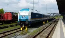 Der ALEX sonnt sich in Hof auf seinem Abstellgleis w�hrend unser 612er auf Gleis 8a zur Fahrt nach W�rzburg vorbereitet wird.

Wir wollen an diesem 23 Mai 2010 nur bis Neuenmarkt-Wirsberg mitfahren, denn wir wollen zum gro�en Jubil�umsfest im DDM.