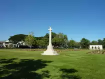 Der Friedhof f�r die Opfer des Eisenbahnbaus zwischen Thailand und Myanmar im zweiten Weltkrieg am 12.01.2013 in Kanchanaburi. Links ist das Death Railway Museum zu sehen.