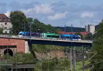 Tendenz steigend ist nicht nur die H�he der Fahrgastzahlen im �PNV, sondern auch einige Streckenteile der Saarbahn weisen ganz sch�ne Steigungen auf.

Hier erklimmt ein Triebwagen die H�hen von Malstatt und des Rastpfuhles.

Innerhalb von einigen hundert Metern mu� hier bei der Josefsbr�cke in Malstatt ein H�henunterschied von 25 Metern �berbr�ckt werden.

Nicht wie die Eisenbahn, die meist in T�lern verl�uft, erklimmt die Saarbahn auf wenigen Kilometern zwischen Saarbr�cken Innenstadt und Riegelsberg einen H�henunterschied von 190 auf 350 Meter H�he.
Unter der Saarbahn verlaufen die Strecken nach Trier und Forbach, der Tunnel auf der linken Seite geh�rt zur Verbindung von Fischbachtalbahn zur Saartalstrecke.
14.07.2012