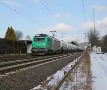 437029 mit einem Ganzzug aus nagelneuen wei�en GATX-Kesselwagen in Fahrtrichtung S�den. Aufgenommen am 10.02.2013 in Ludwigsau-Friedlos.