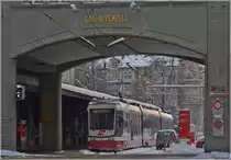  S'B�hnli  das hier auf das Abfahtssignal wartet, ist nicht der Zug, der nach Gais und Appenzell f�hrt. Der Zug hier im Bild f�hrt nach Speicher und Trogen. 
Februar, 2013.
