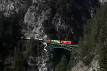 Kurz bevor die Sonne entg�ltig hinter den Wolken verschwand, kam am 04.04.13 der NG 45145 von Vils nach Hall in Tirol �ber die Schlossbach Br�cke auf der Mittenwaldbahn gefahren.
Der Zug wurde an diesem Tag von der �blichen und einzigen Innsbrucker 2016 031 und der City Airport Train (CAT) 1116 142 bespannt.