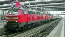 der Eurocity aus Z�rich ist gerade hier in M�nchen Hbf angekommen, mit einem 218er Doppelpack. Vorn die 218 418-2 (30.3.2013)