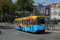 Das Einkaufszentrum der M�lheimer Innenstadt ist das Forum. Die 104 l�sst es mit dem am 4.8.2011 relativ frisch beklebten Tw 289 hinter sich und begibt sich nach oben zum Hauptfriedhof