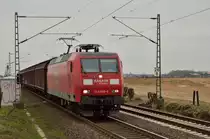 Aus Nievenheim kommend ist hier die 145 060-0 bei Allerheiligen mit Schiebewandwagen und einem Gastankwagen gen Neuss gefahren. 5.4.2013