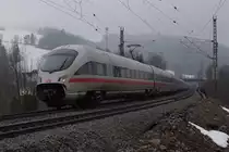 BR 415 + BR 411 als ICE am 05.04.2013 in Ludwigsstadt auf der Trogenbachbr�cke Richtung Kronach. 