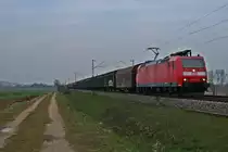 185 129-4 mit einem Stahlzug Richtung Norden am Nachmittag des 27.03.13 bei H�gelheim.