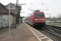 101 140-2 am 05.04.2013 mit dem EC8 nach Hamburg-Altona im Bahnhof Orschweier. Gru� an den freudlichen Tf!