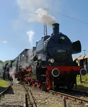 38 1301 gefolgt von 23 042 am 04.06.2010 im Bw Nördlingen (Bayerisches Eisenbahnmuseum).

Hersteller: August Borsig Lokomotiv-Werke, Berlin
Fabriknummer: 8115
Baujahr: 1911
ursprüngl. Fahrzeugnr.: Breslau 2451
Betreibernr. z.Z.d. Aufnahme: 38 1301
Ausmusterung: 23.08.1965
Radsatzfolge: 2'Ch2
Vmax (km/h): 100
Leistung (PSi): 1180
Dienstmasse (t): 78
max. Radsatzfahrmasse (t): 16
LüP (mm): 18.590