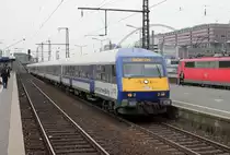 Der HKX1802 aus HH-Altona, geschoben von 182 526 in K�ln Messe/Deutz am 03.04.2013