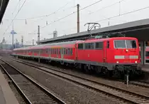 111 146-7 am RE9 Verst�rkerzug nach Siegen in K�ln Messe/Deutz am 03.04.2013