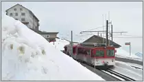 Der Winter hat sich auf der Rigi mit aller Kraft zur�ckgemeldet. BDhe 4/4 21 plus Bt der Vitznau Rigi Bahn auf Rigi Kulm.(04.04.2013)