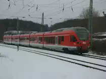429 027 stand,am 29.M�rz 2013,an der Nordeinfahrt von Bergen/R�gen und mu�te die Durchfahrt eines G�terzuges abwarten,danach ging es nach Gleis 3.