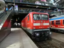 112 147-4 hier im Hamburger Hbf mit einem RE nach Kiel am 3.April 2013.