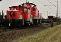 Nachschu� auf die unbekannte 335 und die 294 908-9 bei Delrath gen Neuss fahrend. 5.4.2013
