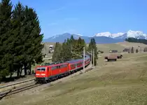 111 180 mit einer RB nach Innsbruck am 04.04.2013 bei Schmalenseeh�he.
