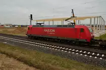 Einmal die Breitseite! Aus erh�hter Position unweit des HP Allerheiligen fotografierte ich die 145 016-2 die am Freitagsp�tnachmittag als sie gen Neuss fahrend mit einem Containerzug vor�ber kam.5.4.2013