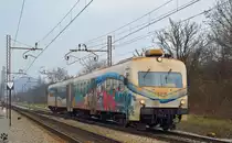 S� 814-130 f�hrt durch Maribor-Tabor Richtung Sredi�če. /4.4.2013
