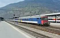 10-teiliger EWI Pendel, 2x5er Pendel, als IR 2819 in Brig. An der Spitze ist der BDt EWI 50 85 82-33 981-0, 06.04.2013.