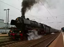 01 1066 mit Sonderzug von V�lklingen bei der Ausfahrt Homburg/Saar am 6.4.13.