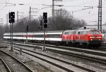 Die 218 401-8 + 218 404-2 mit dem EC von Z�rich nach M�nchen durch Pasing am 06.04.2013