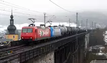 Zwei Loks der HGK, vorne weg 145-CL 012, ziehen einen Kesselwagenzug �ber die Trogenbachbr�cke in Ludwigsstadt (06.04.2013)