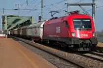 Am 04.04.2013, dem einzigen sonnigen Tag der letzen Woche in Wien, entstand diese Aufnahme: 1016 016 in Wien Praterkai, unterwegs Richtung Erdberger L�nde.