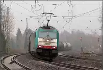 Mit G�terfracht aus Gremberg am Haken ist die Cobra 2822 unterwegs nach Aachen West.
Hier bei der Durchfahrt in Eschweiler auf der KBS 480. Aufnahme vom 06.04.2013.
