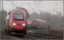 Der Thalys begegnet den RE 1 bei der Durchfahrt in Eschweiler (Kr.Aachen).
Momentaufnahme vom 06.04.2013.