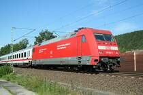 101 045-3 mit IC  hintendran  f�hrt in Richtung Eisenach. Ob die Preise den Geldbeutel wirklich schonen, bleibt mal unkommentiert...