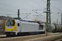 Eine Voith Maxima zieht am 05. April 2013 einen Kesselwagenzug durch F�rth