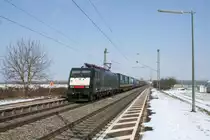 ES 64 F4-092 mit einem KLV-Zug am 13.02.13 bei der Durchfahrt in Ringsheim Richtung S�den.