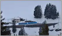BDhe 2/4 12 aus Arth Goldau hat die Haltestelle Rigi First erreicht. (04.04.2013)