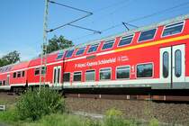 Regionalbahnen auf der Strecke Bebra-Eisenach sind in der Regel nichts Erw�hnenswertes. Seit dem Fr�hjahr fahren allerdings nun auch Dosto-Wendez�ge mit 143ern. Der Steuerwagen hier scheint sich allerdings verfahren zu haben - oder noch eine weite Reise aus dem hessisch-th�ringischen Grenzgebiet vor sich zu haben...