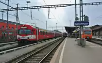 Noch treffen sich die RBDe 566 I st�ndlich in Konolfingen. Links Pendel 221 als Regio Thun - Hasle-R�egsau, rechts Pendel 223 als Gegenzug und ganz rechts NINA als S2 Langnau-Laupen, 06.04.2013.