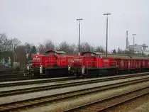 Zwei 294 waren am 05.04.2013 auf den G�tergleisen des Bahnhofs Buchloe mit dem �rtlichen Rangiergesch�ft besch�ftigt, als sie beim Zusammenstellen von Wagen sich ein kurzes Stelldichein gaben.