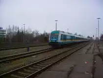 ALX 84148 nach Lindau, welcher 3 Kurswagen als ALX 84168 nach Oberstdorf am Zugschluss mitf�hrte, erreichte am 05.04.2013 gerade den Bahnhof von Buchloe und stellte eine bunte Abwechslung im tristen Einheitsgrau dar.
