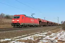 185 254 war Mitte M�rz 2013 etwas n�rdlich von Elze (KBS 350) mit einem Getreidezug auf dem Weg Richtung G�ttingen.