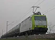185 550-1 von Captrain mit einem GATX Kesselwagenganzzug am 27.03.2013 kurz hinter M�llheim (Baden) bei H�gelheim.