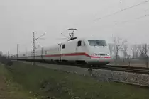 401 582-2 am 27.03.2013 als ICE von Basel nach Hamburg oder Berlin. Hier ist die Einheit kurz hinter M�llheim (Baden).