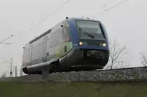SNCF X73910 am 27.03.2013 als IRE von Mulhouse Ville �ber M�llheim (Baden) nach Freiburg (Breisgau) Hbf. Hier ist der Blauwal beim Kilometer 234,9 bei H�gelheim.