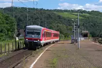 Die Tage sind gez�hlt bis die 628er von den Gleisen verschwunden sind. Wir werden sehen, ob die Nachfolgemodelle auch solange auf den Strecken pr�sent sein werden.

Heute gibt es fast nur noch Leasingvertr�ge f�r die Dauer einer Ausschreibungsperiode.

628 456 ist als RB von Trier - nach Gerolstein unterwegs.

Nach dem Halt in Pfalzel geht es ab Ehrang aus dem Moseltal in die H�henlagen der Eifel.

Von 130 Meter �ber NN schl�ngelt sich der Zug durch das Tal der Kyll bis Gerolstein auf 365 Meter �ber NN.

KBS 474 - 22.07.2012