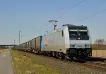 Mit ihrem Nievenheimer aus Northeim kommend ist die Railpool 185 696-2 Marie-Chanthou f�r Novelis unterwegs, hier ist sie zwischen Osterath und Neuss zu sehen. Sonntag 7.4.2013